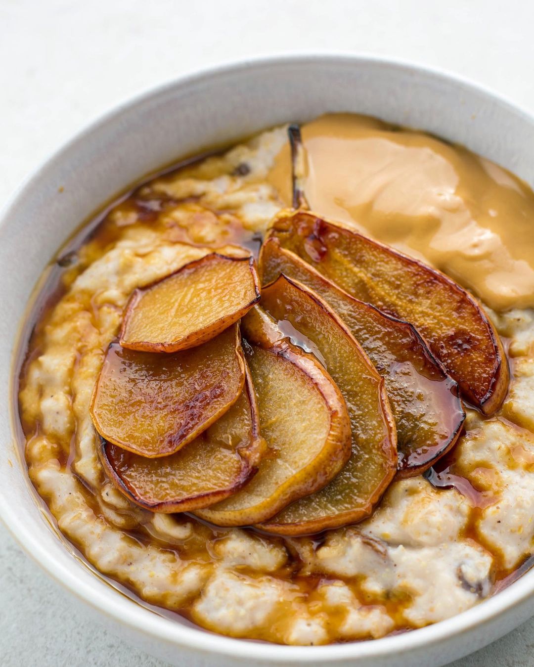 Reamy Cardamom Oats with Maple Caramelised Pear