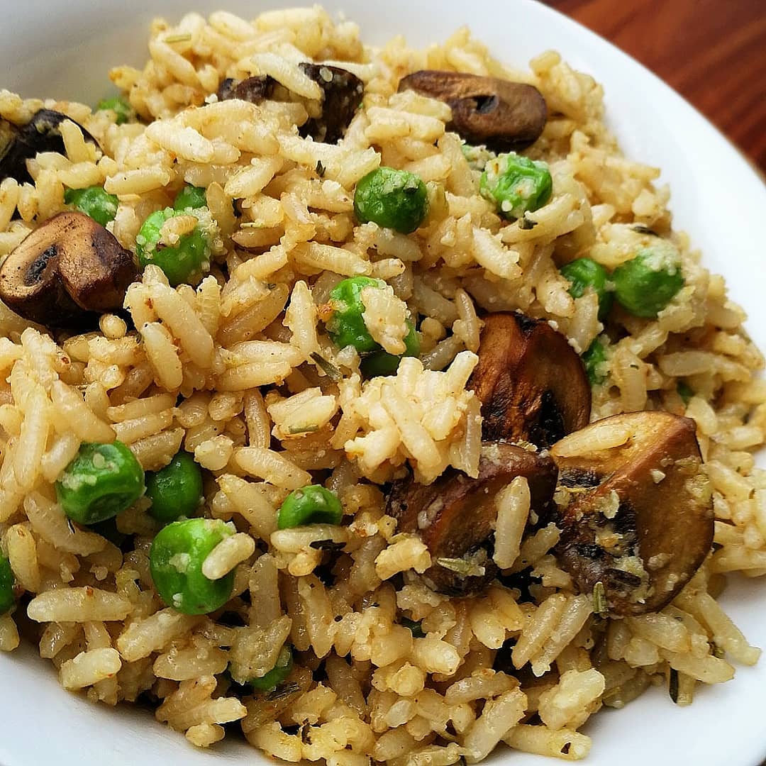 Cheesy Rice with Mushrooms and Peas