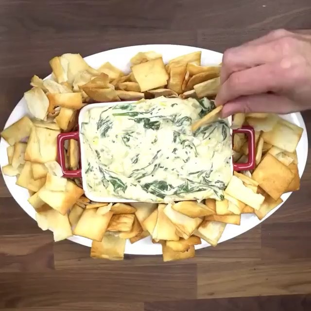 Vegan Spinach and Artichoke Dip⠀⠀