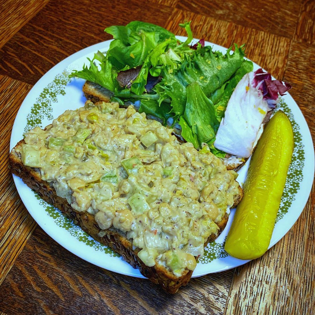 “No Tuna” Salad Sandwich