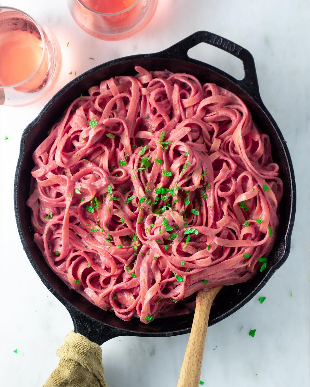 This Festive Fettuccine Alfredo Was Un-Beet-Lievable