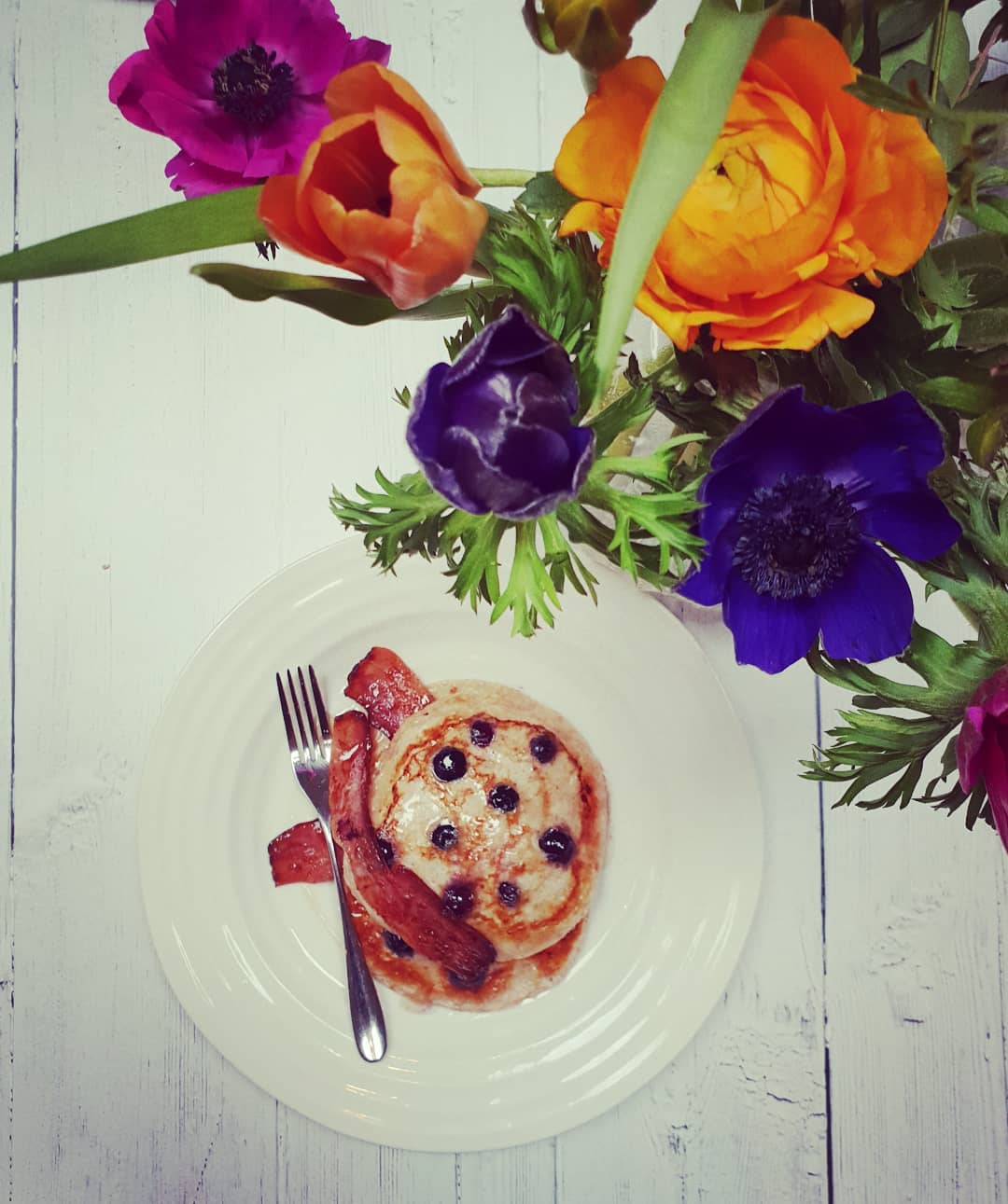 Healthy Blueberry Pancakes with Crispy Bacon