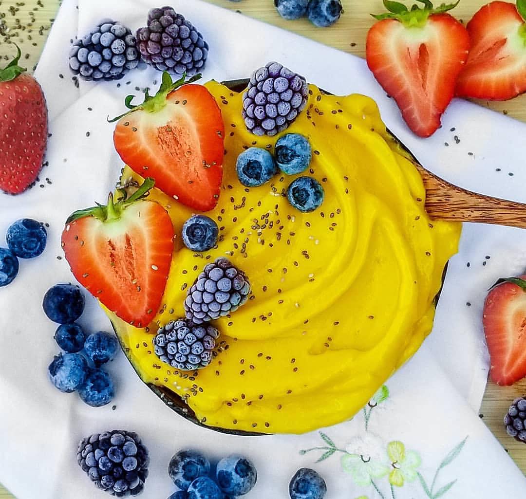 Mango Mania Smoothie Bowl