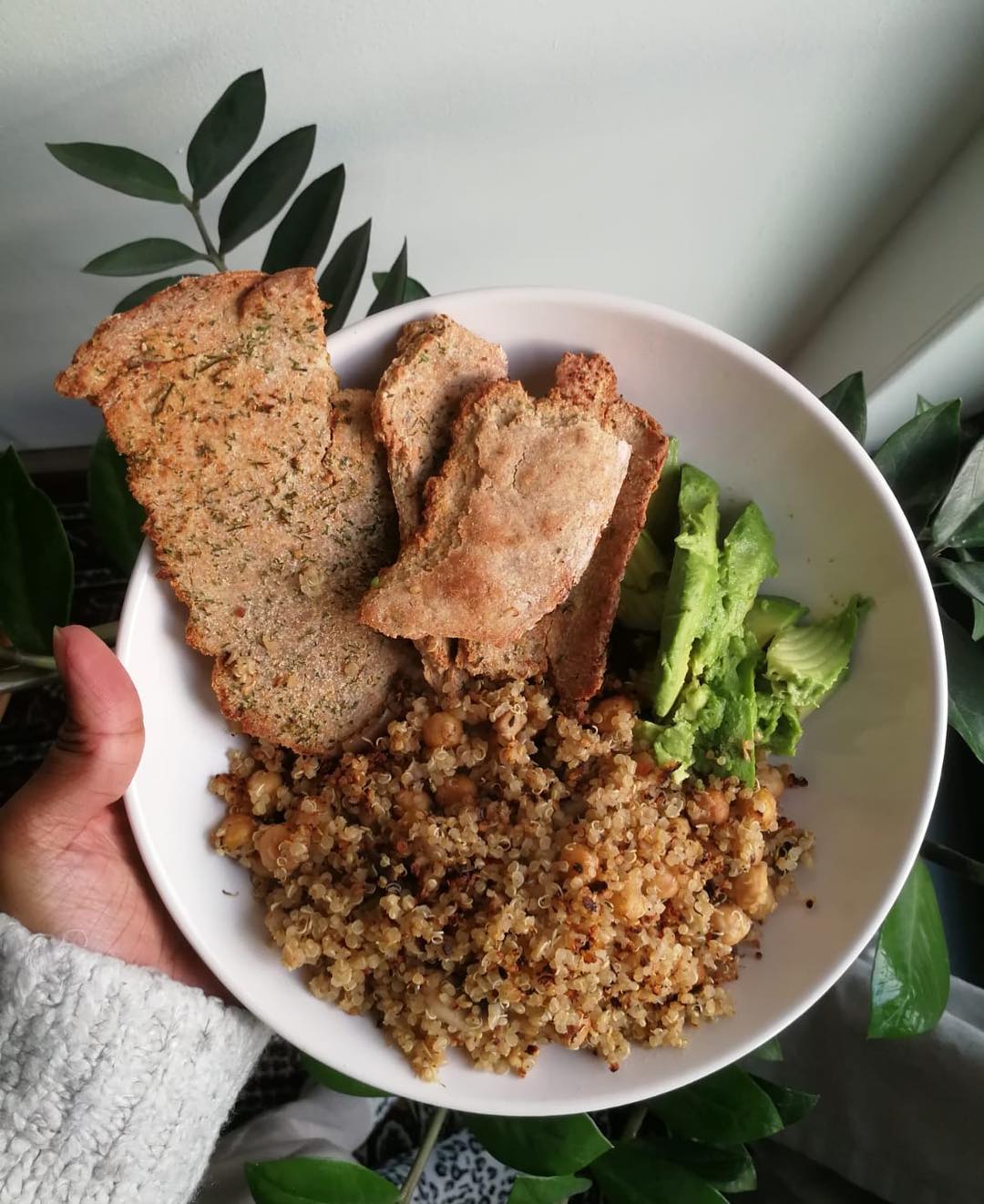 Alkaline ‘Garlic’ Bread and Quinoa Stir Fry ⁣⁣⁣