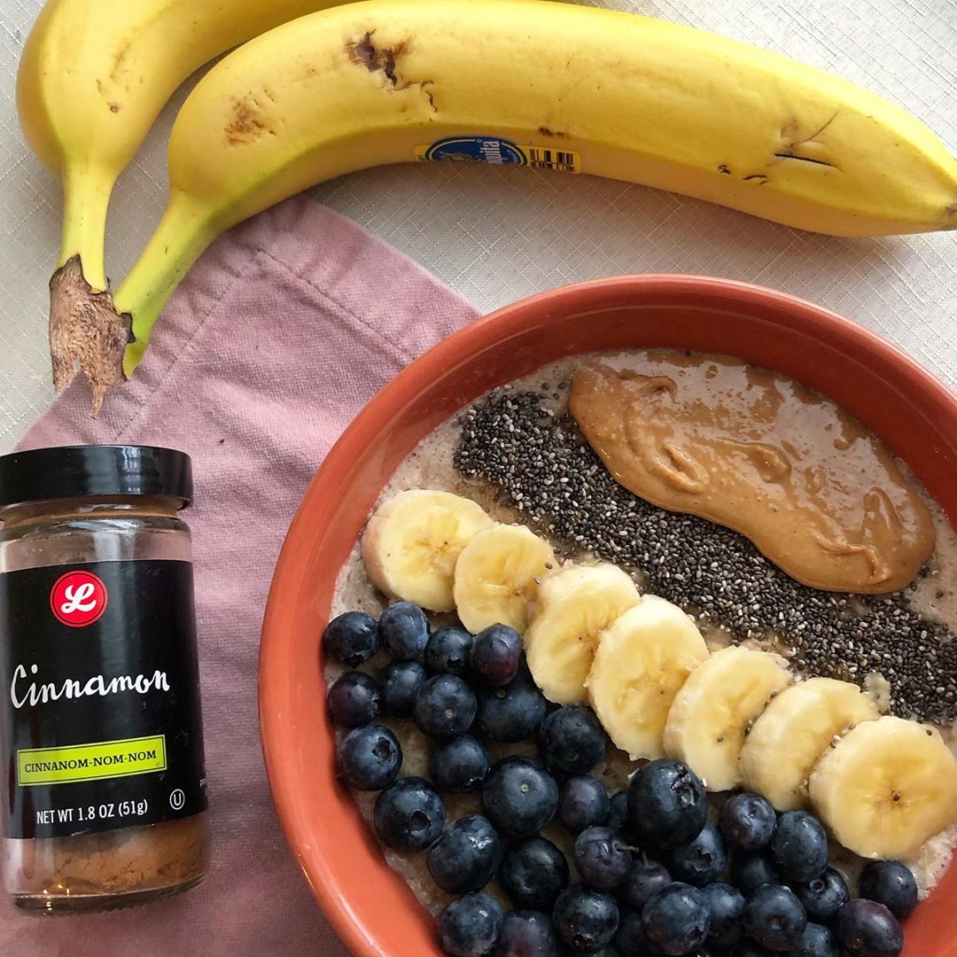Creamy Stovetop Oats with Banana and Toppings