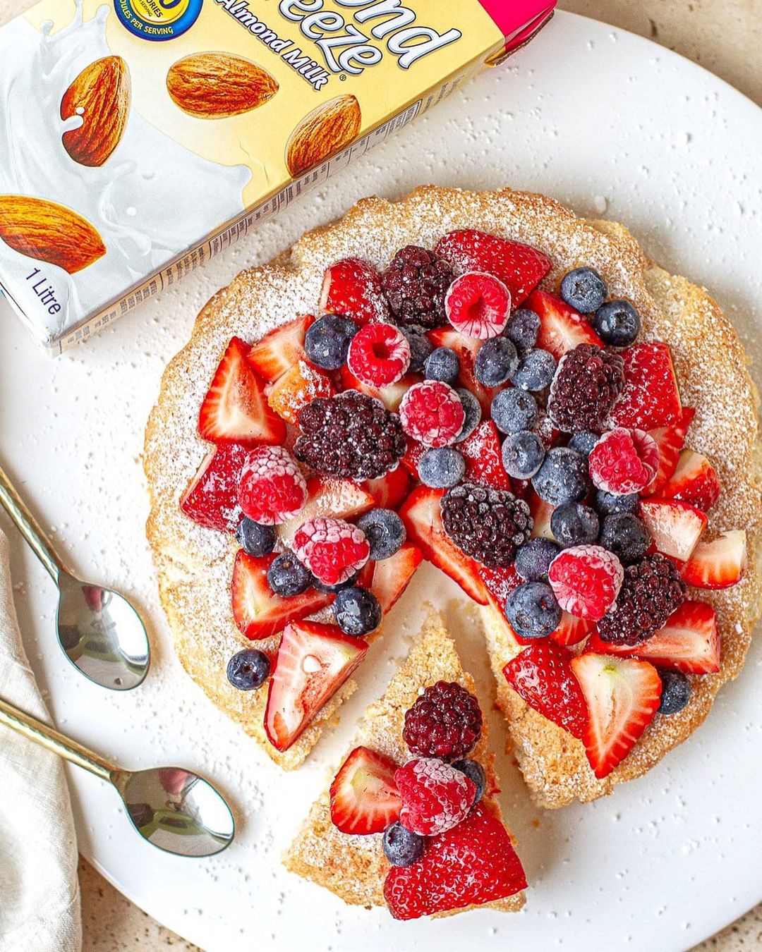 Berry nice coconut cake