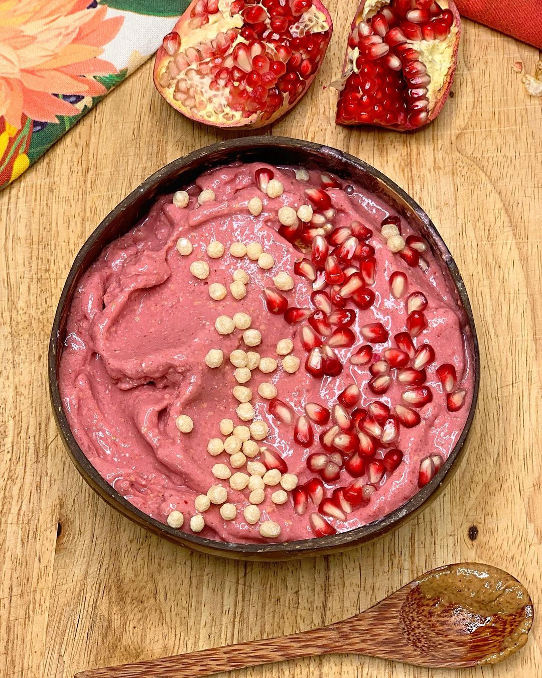 Oats & Pomegranate Smoothie Bowl