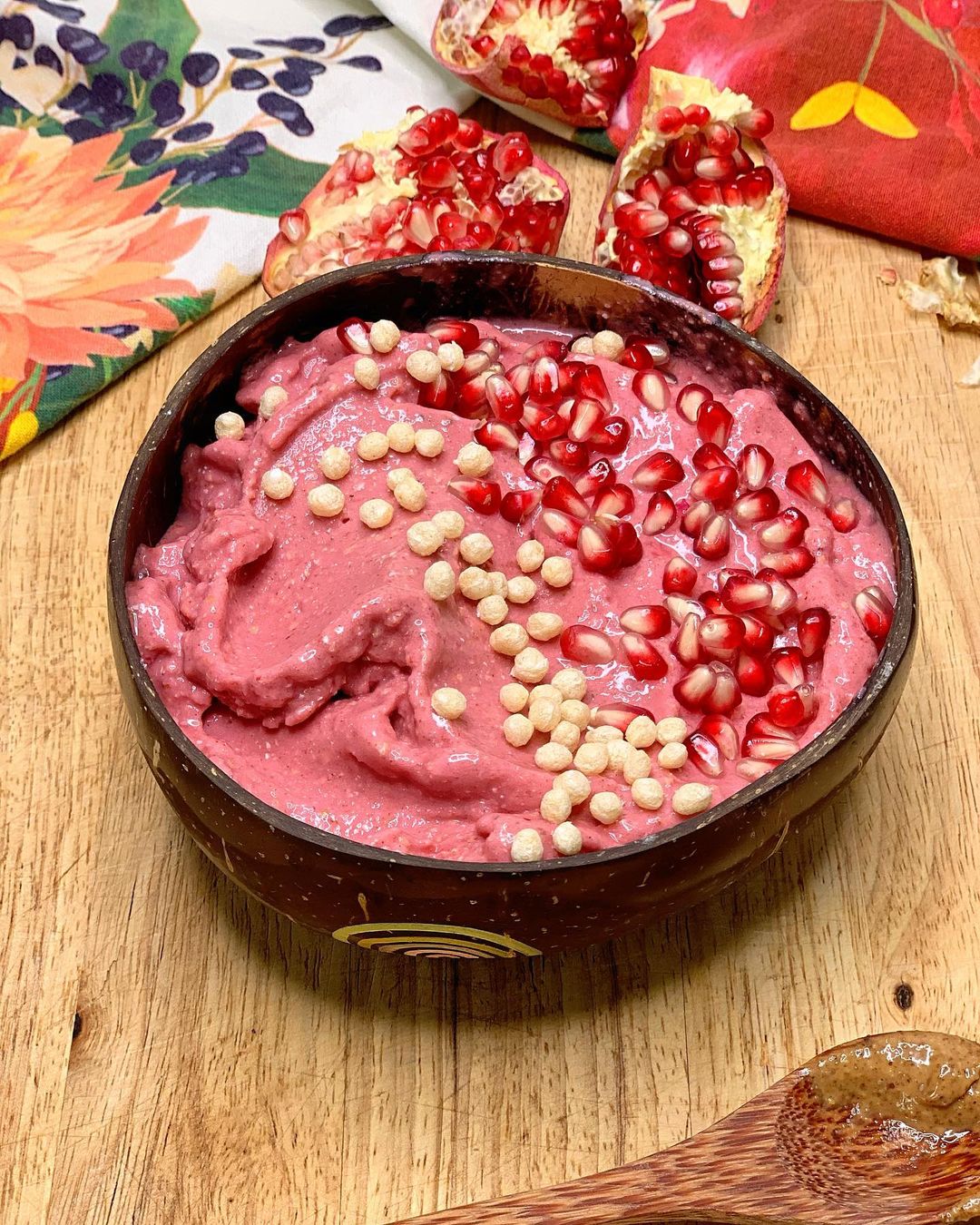 Oats & Pomegranate Smoothie Bowl