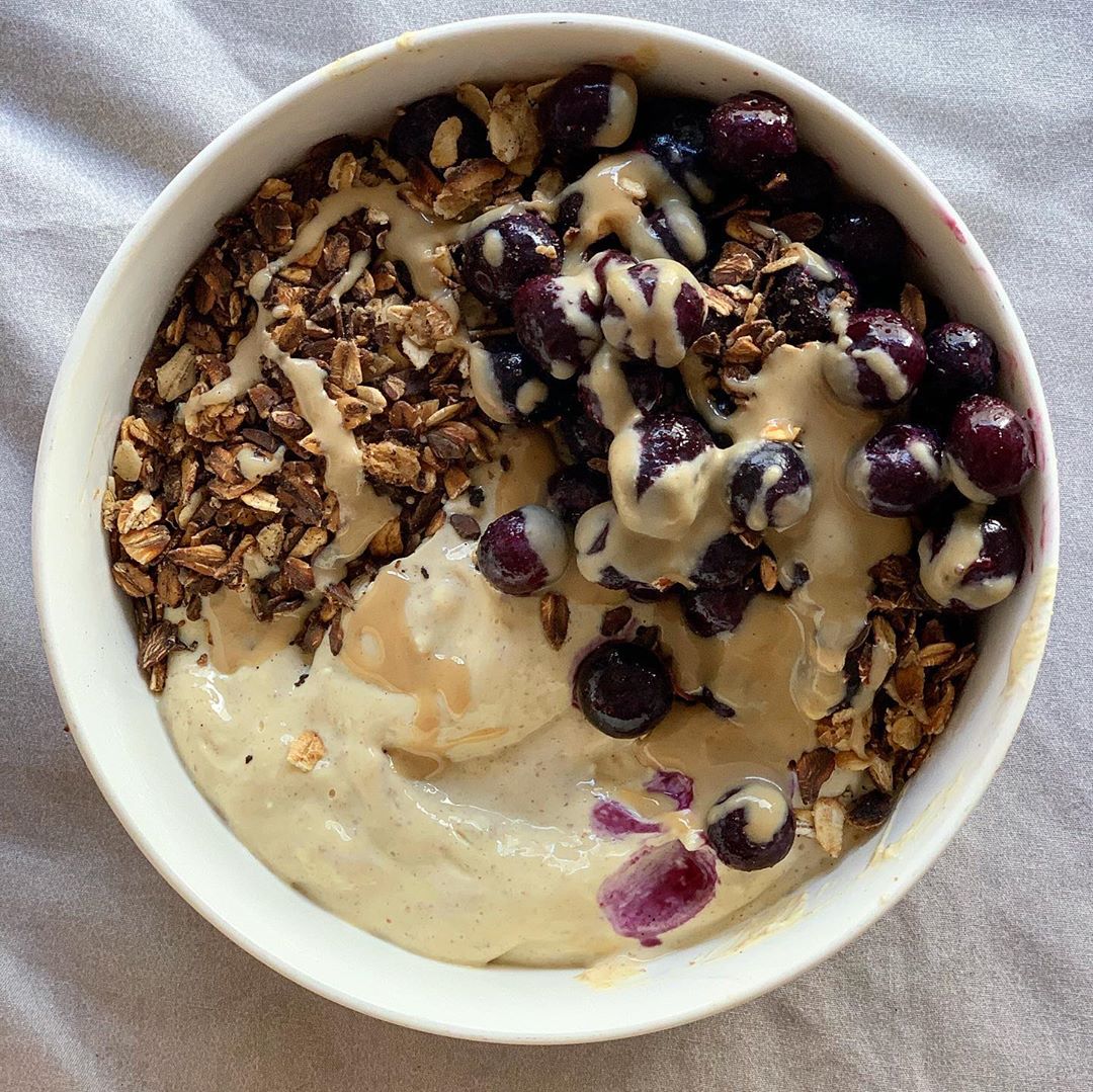 Plantbased Granola with Mango Tofugurt