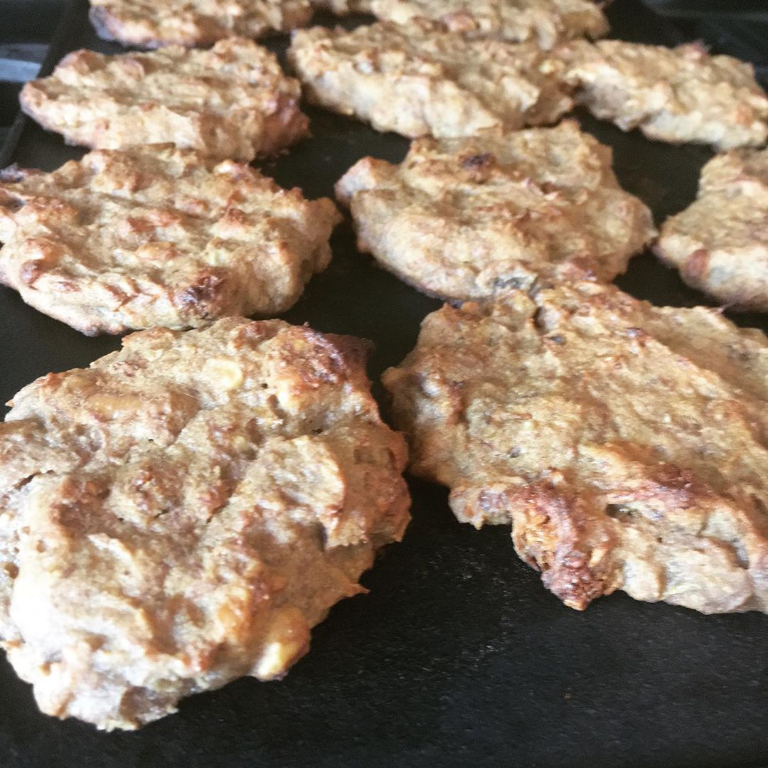 Amaranth Cookies with Bananas and Walnuts