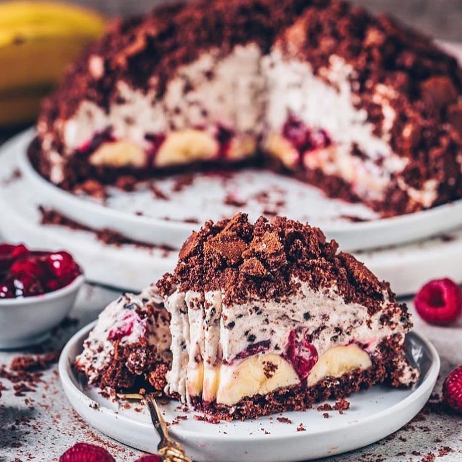 Mole Cake (Vegan Banana Cream Chocolate Cake)