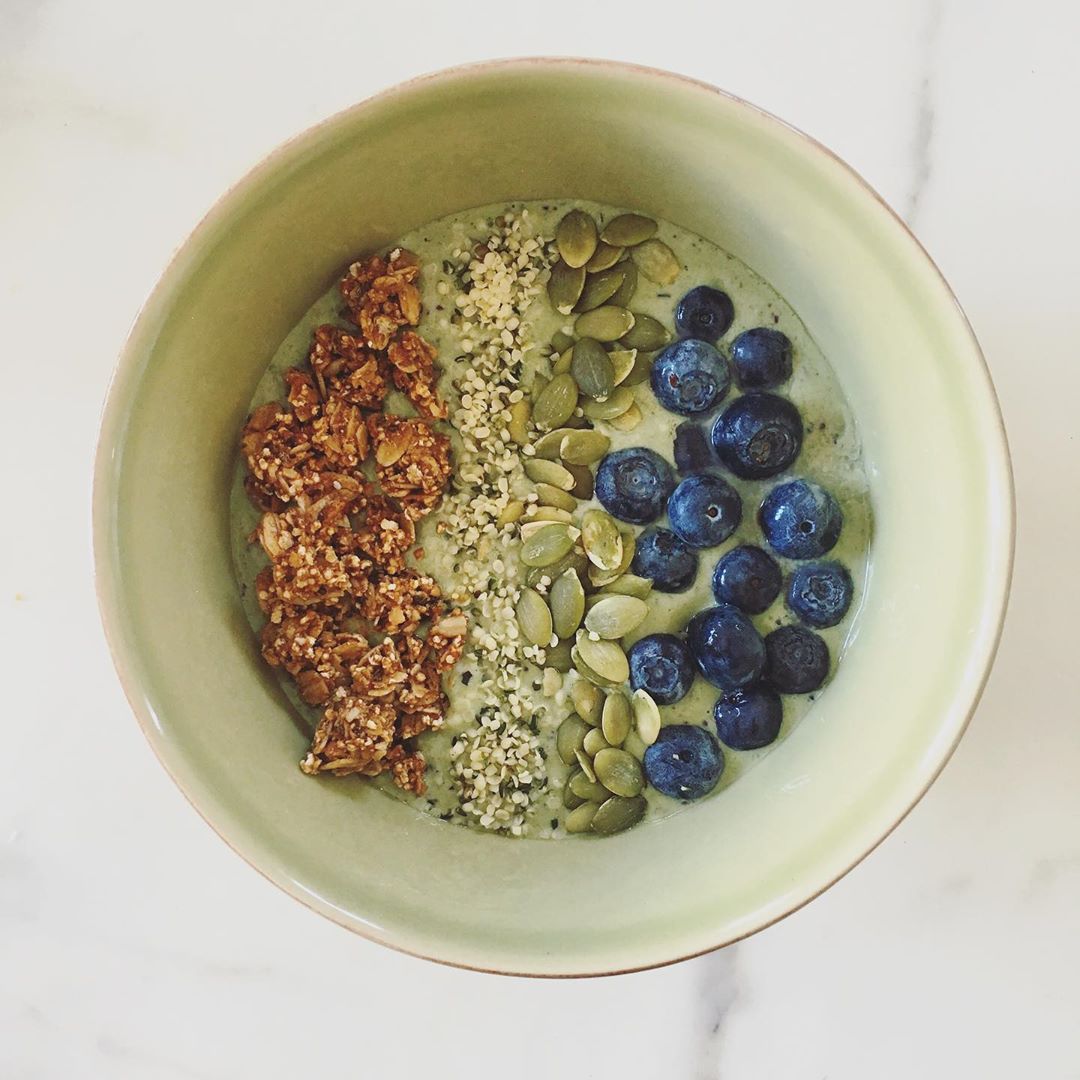 Blueberry Spinach Probiotic Smoothie Bowl