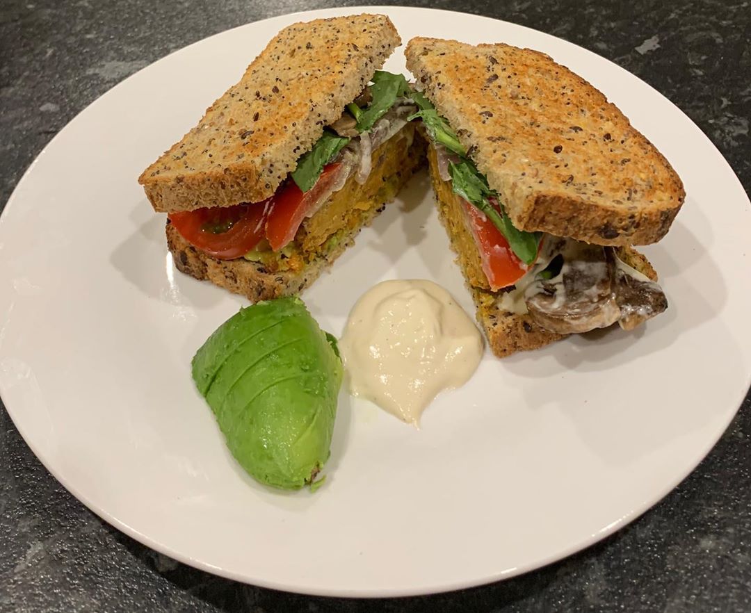 Lentil Burger with Cherrie Tomatoes, Mushrooms, Onions, Avocado, Spinach and Cashew Sauce