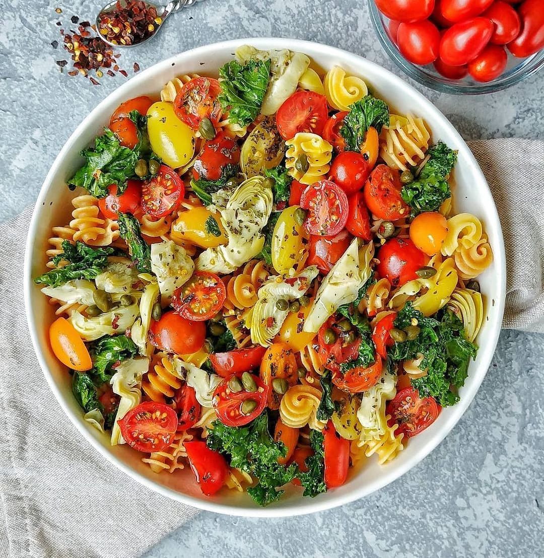 Pasta W/ Cherry Tomatoes, Kale & Artichokes