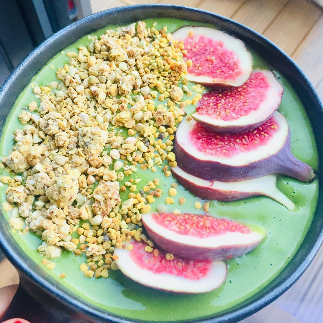 Vanilla Matcha Smoothie Bowl