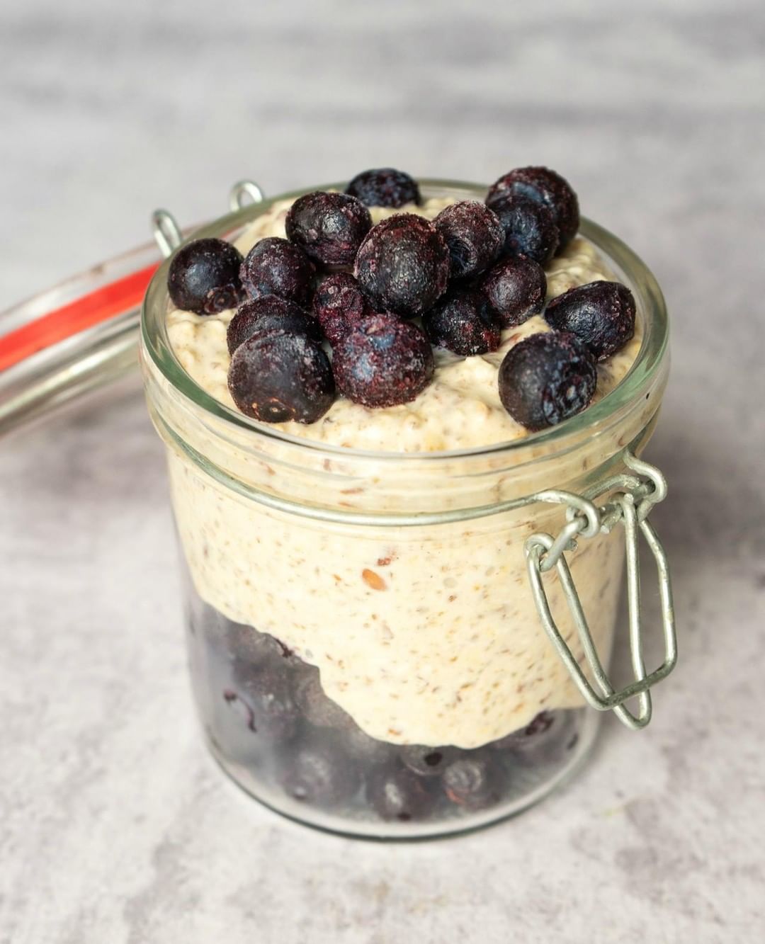 Vanilla Overnight Oats with Blueberries