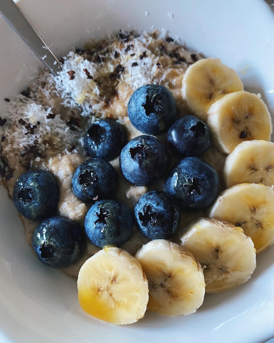 Quick Creamy Oatmeal with Nutritious Toppings