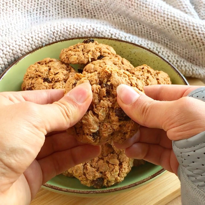 Oatmeal Raisin Cookies