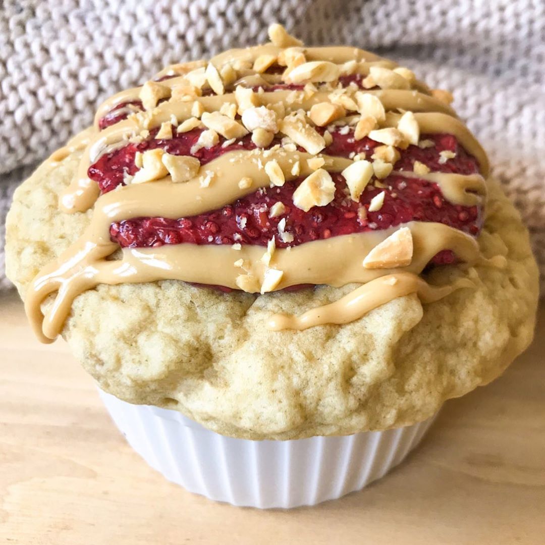Pb & Jelly Microwave Muffin