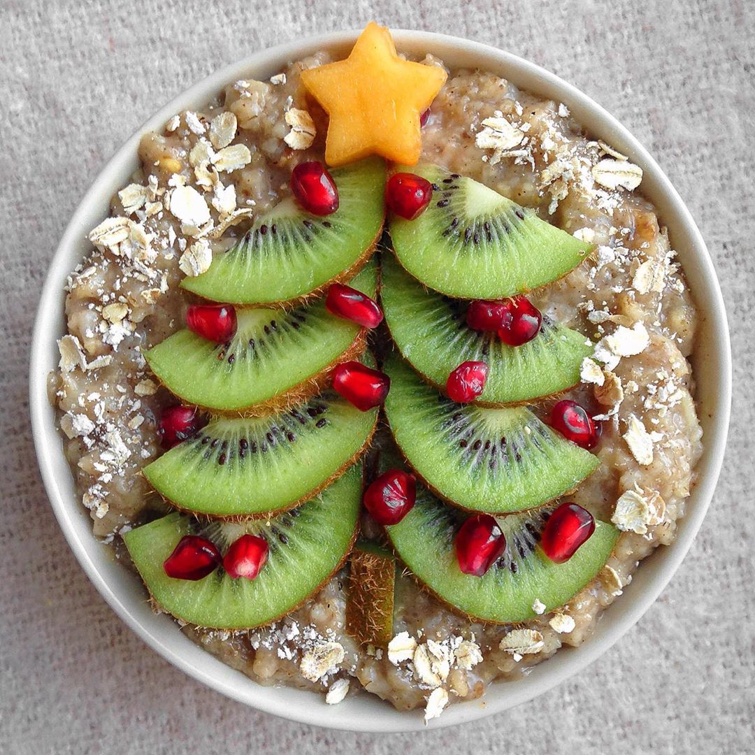 Kiwi & Pomegranate Christmas Tree Oatmeal