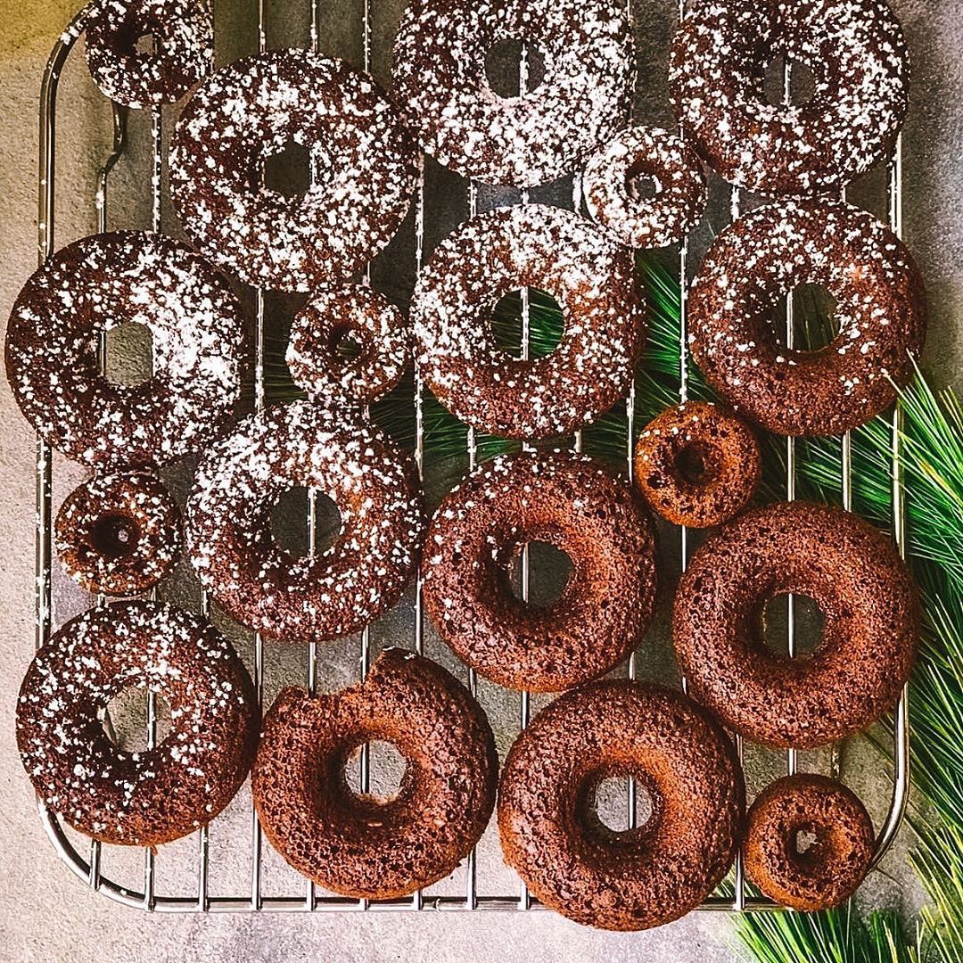 Baked Vegan Gingerbread Donuts