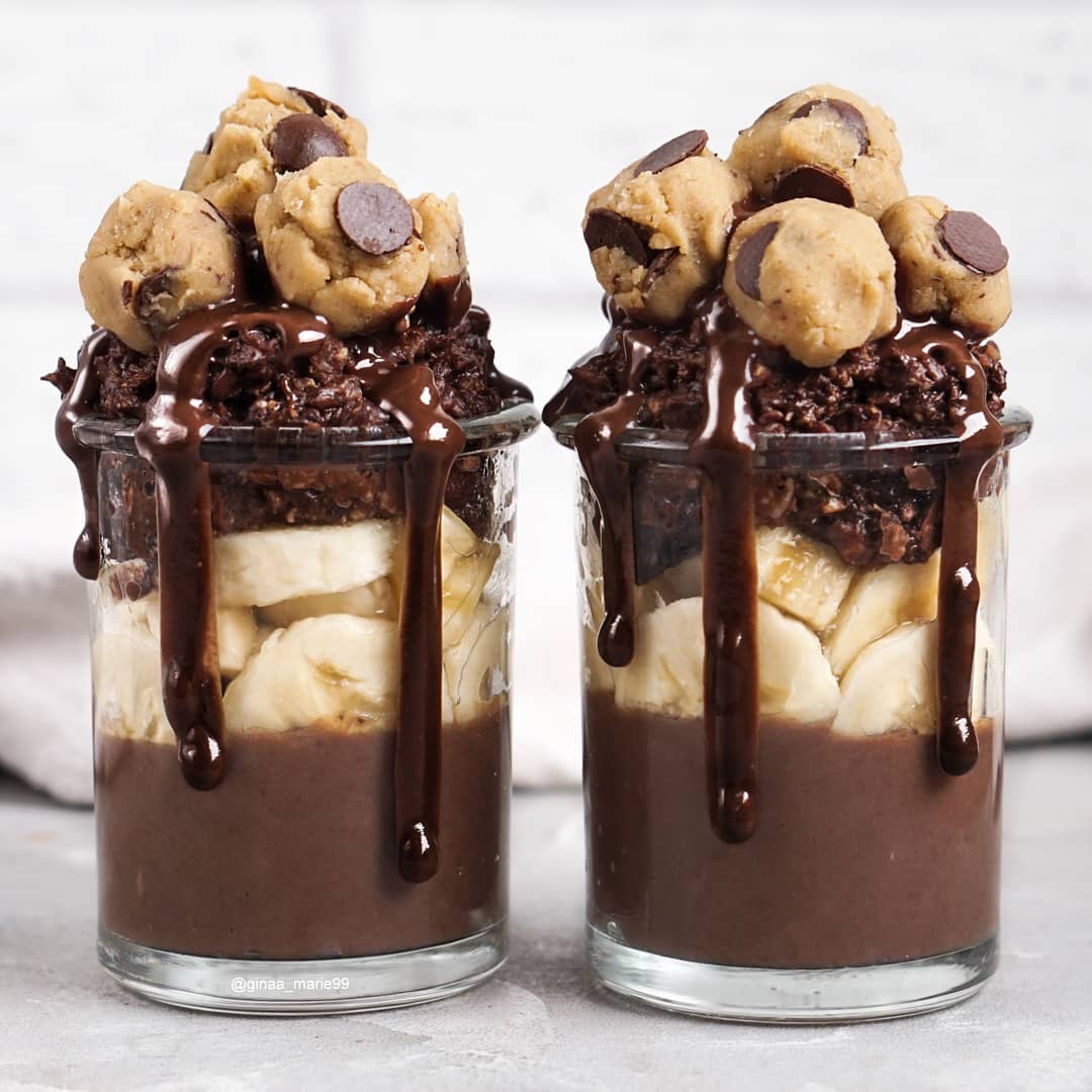 Jars with Chocolate Protein Pudding, Banana, Sticky Chocolate Oats, Tigernut Chocolate Cream and Healthy White Bean Cookie Dough
