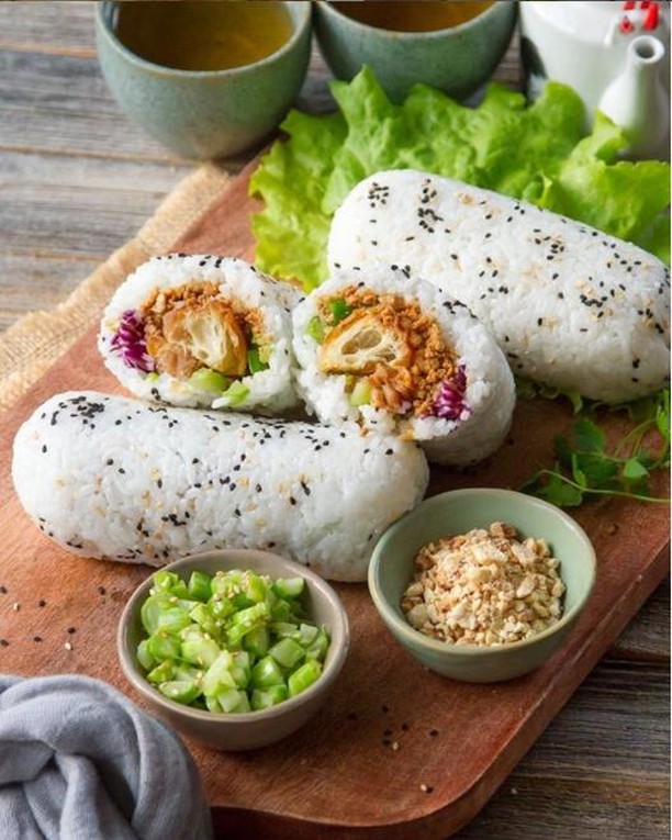 Stuffed Rice Rolls with Veggies and Tofu