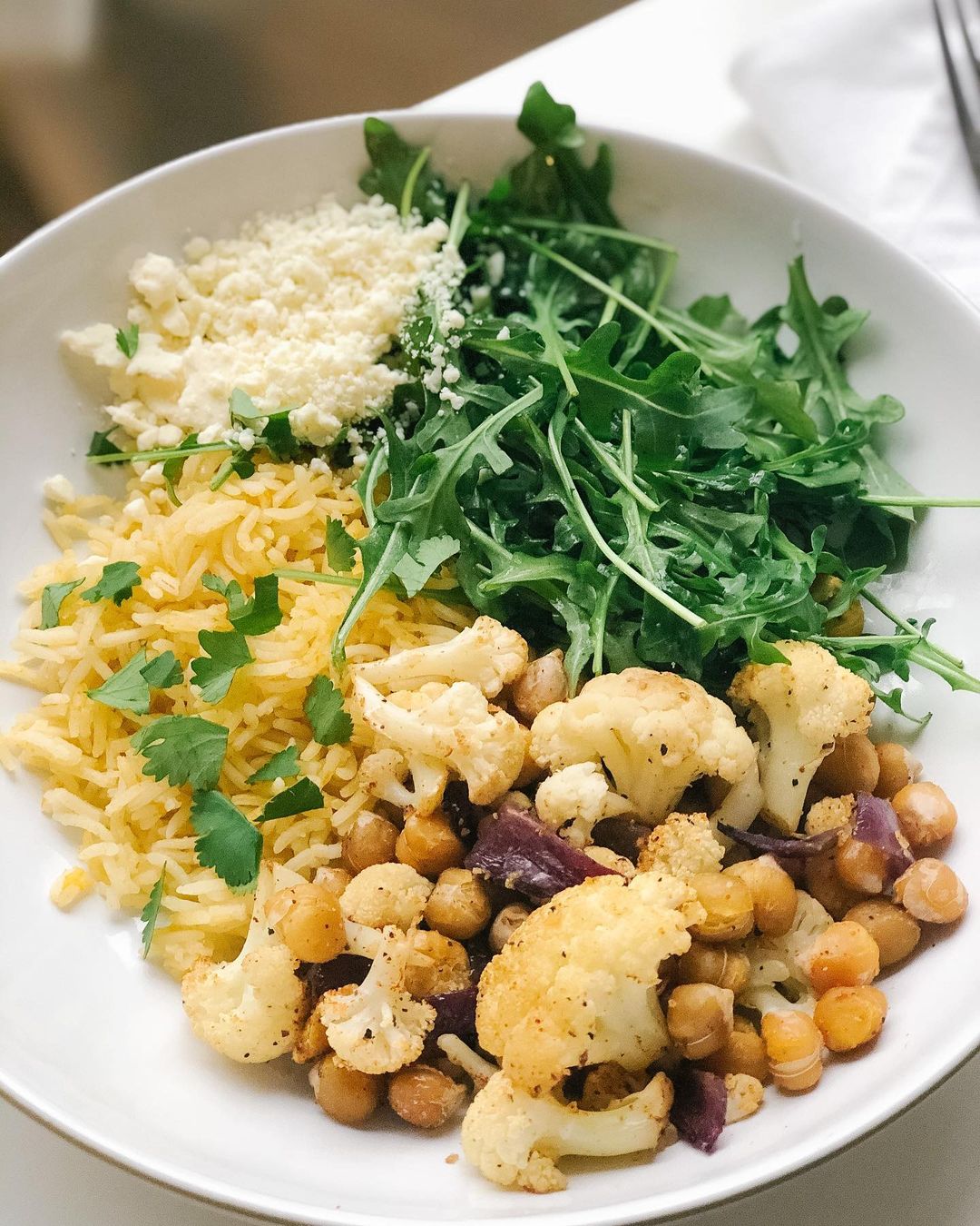 Spiced C H I C K P E a + Cauliflower Bowl