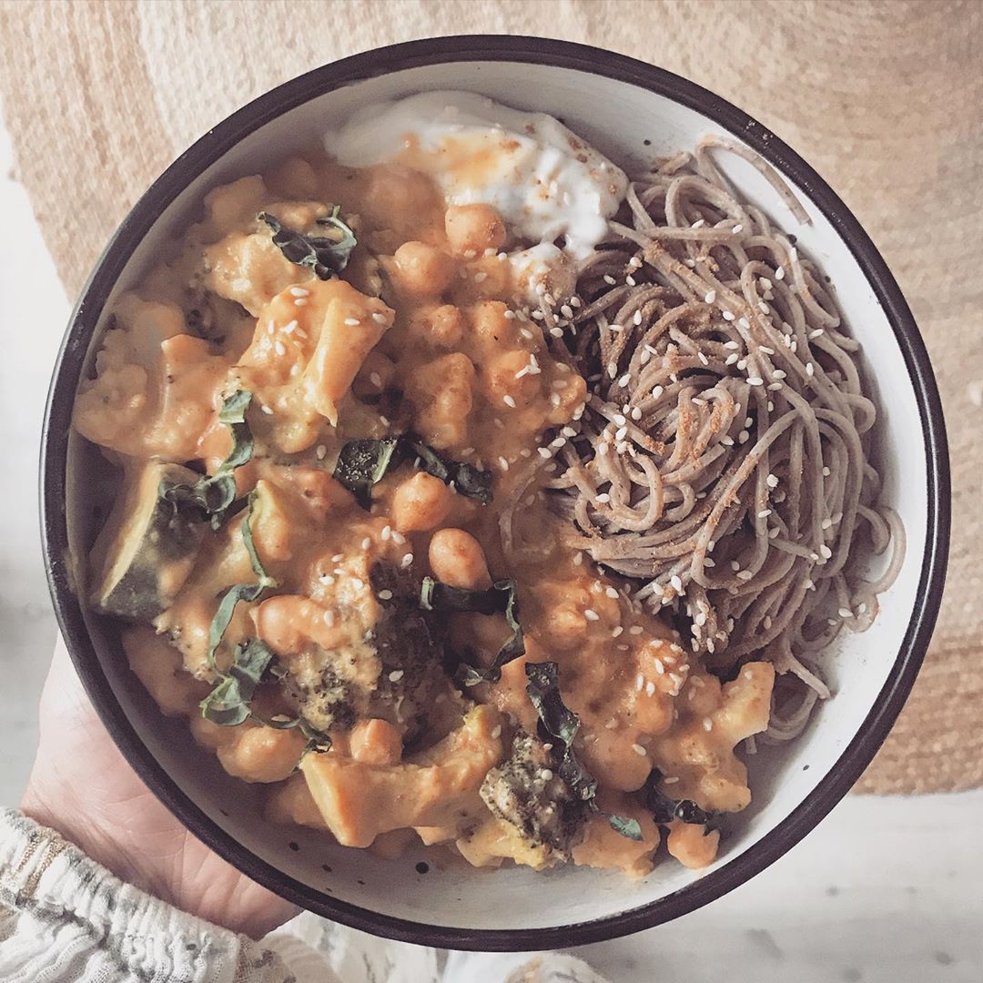 Fast Vegan Vegetable Curry with Creamy Sauce
