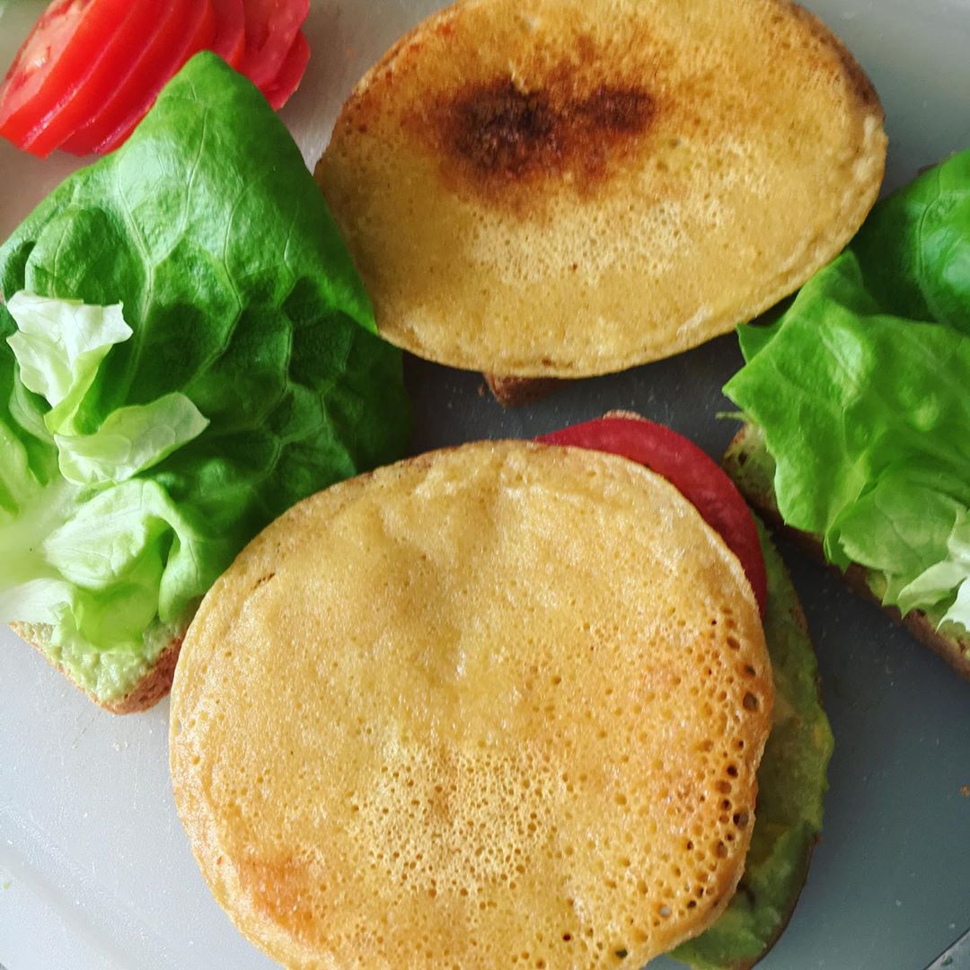 #Berlinnaturalbakery #Speltbread, Mashed Avocado, Tomatoes, Chickpea Flour Omelette, and Lettuce