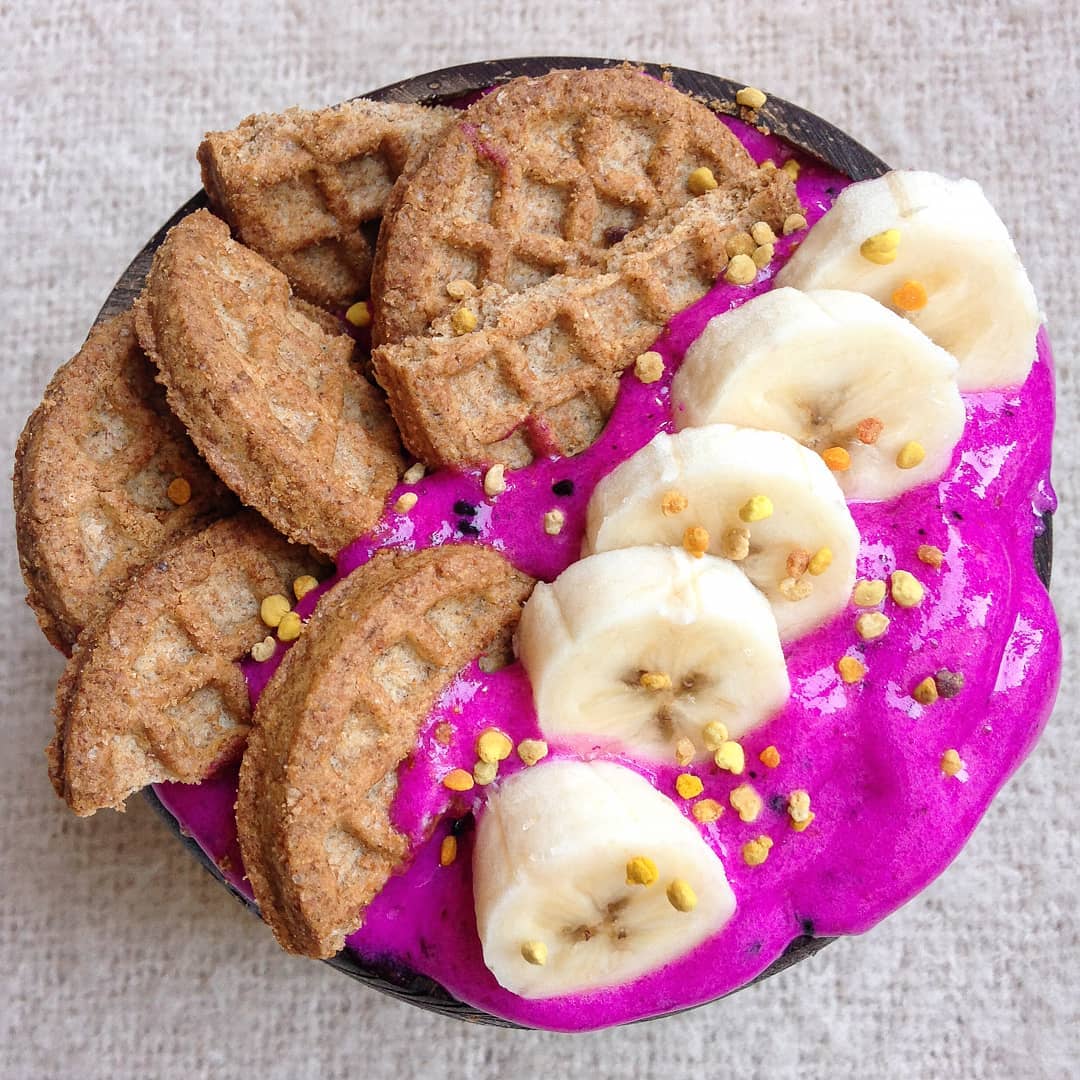 Dragon Fruit & Cookies Smoothie Bowl