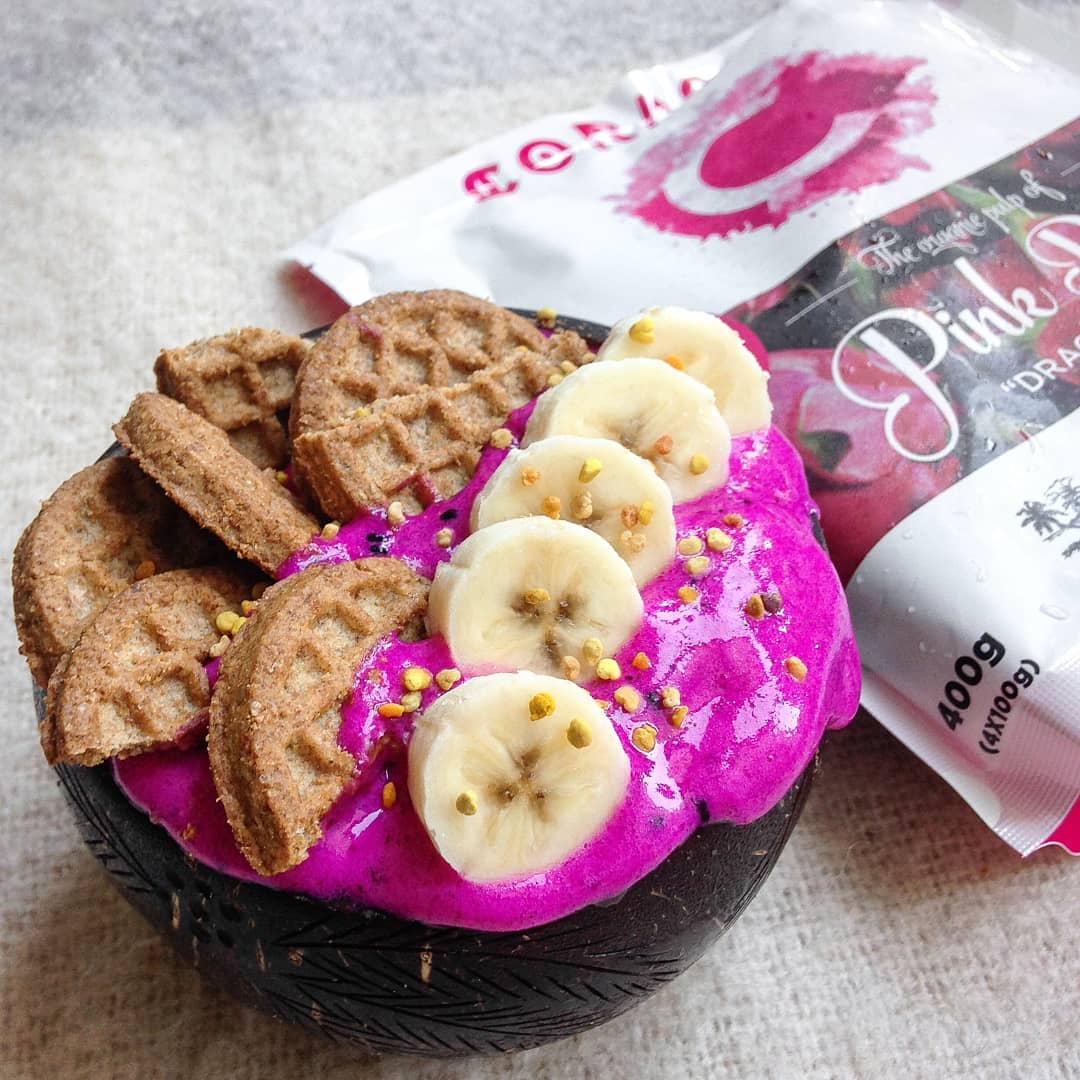 Dragon Fruit & Cookies Smoothie Bowl