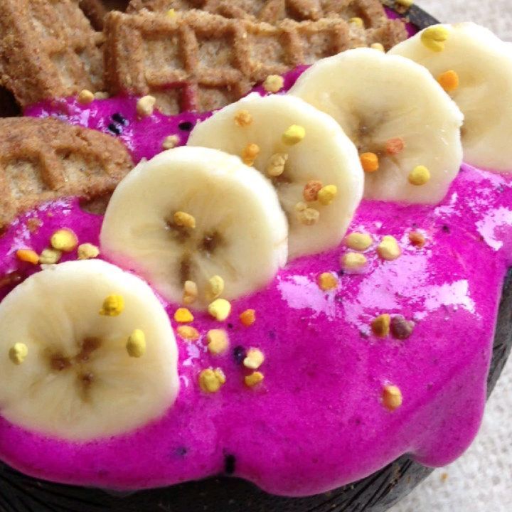 Dragon Fruit & Cookies Smoothie Bowl