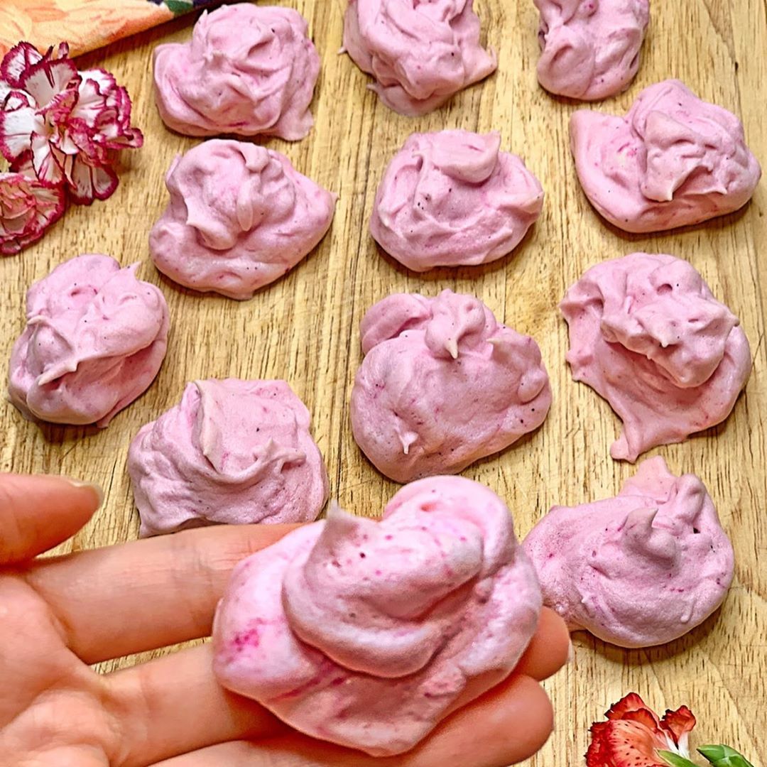 Vegan Aquafaba Meringues