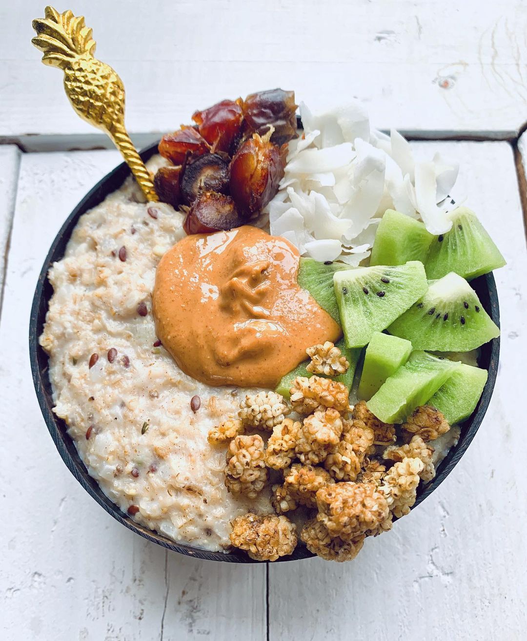 Cauli Oats Topped with Kiwi