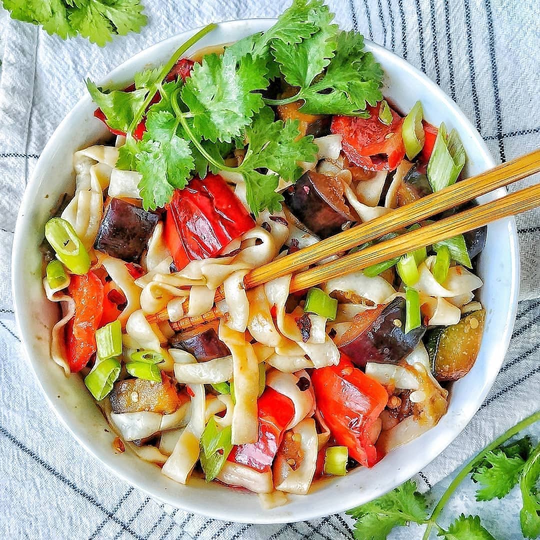 20 Min Slurpy Noodles W/ Eggplant, Red Bell Pepper and Zucchini