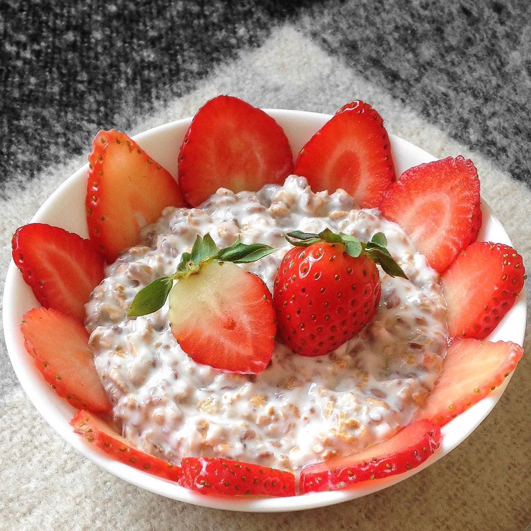 Strawberry Yoghurt Overnight Oats