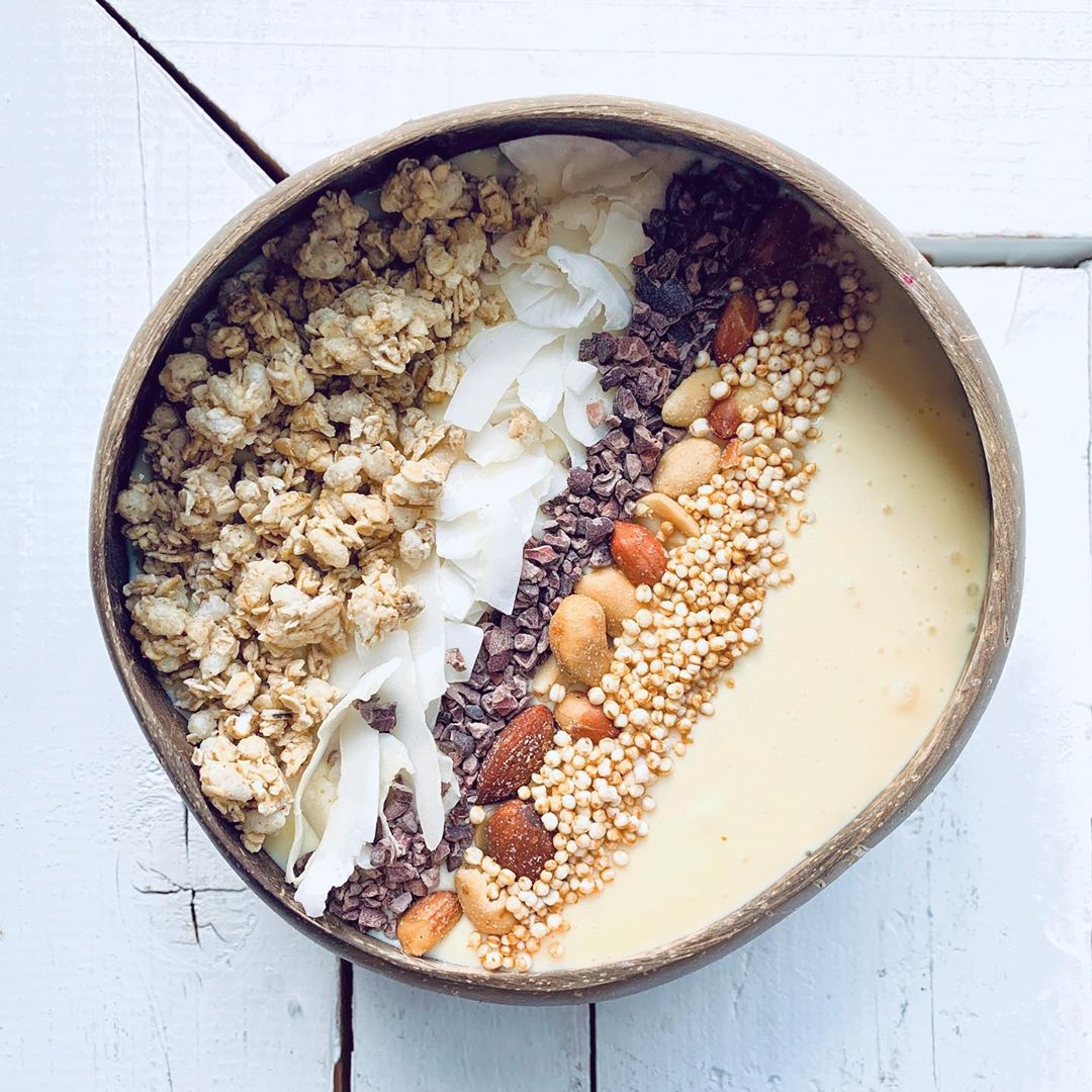 Mango Soy Yoghurt Smoothiebowl