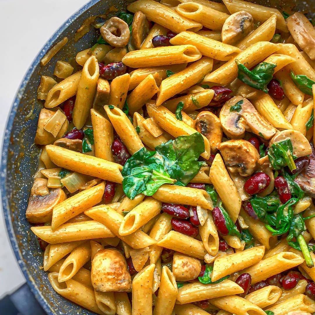 Creamy Curry Pasta with Mushrooms, Spinach & Red Kidney Beans