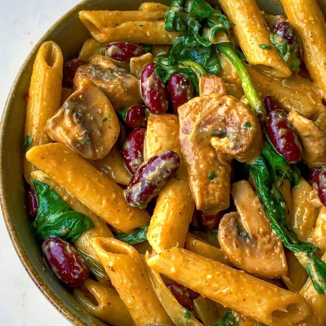 Creamy Curry Pasta with Mushrooms, Spinach & Red Kidney Beans