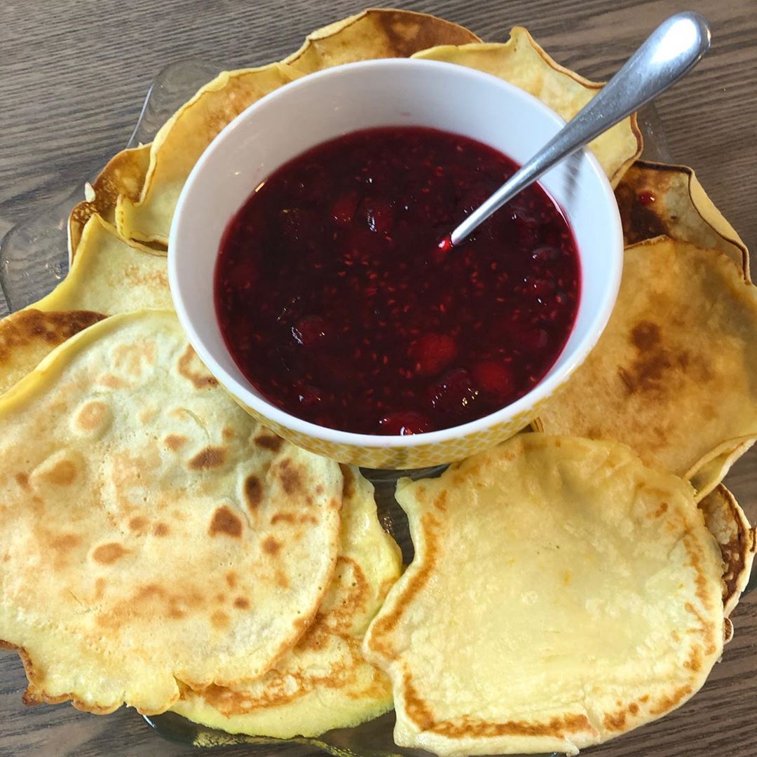 Ricotta Pancakes with Raspberry