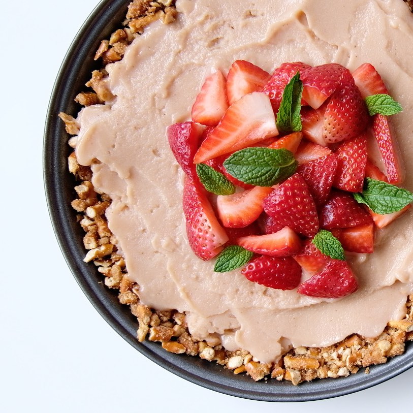 Summer Dreaming with This Refreshing Strawberry Pretzel Pie